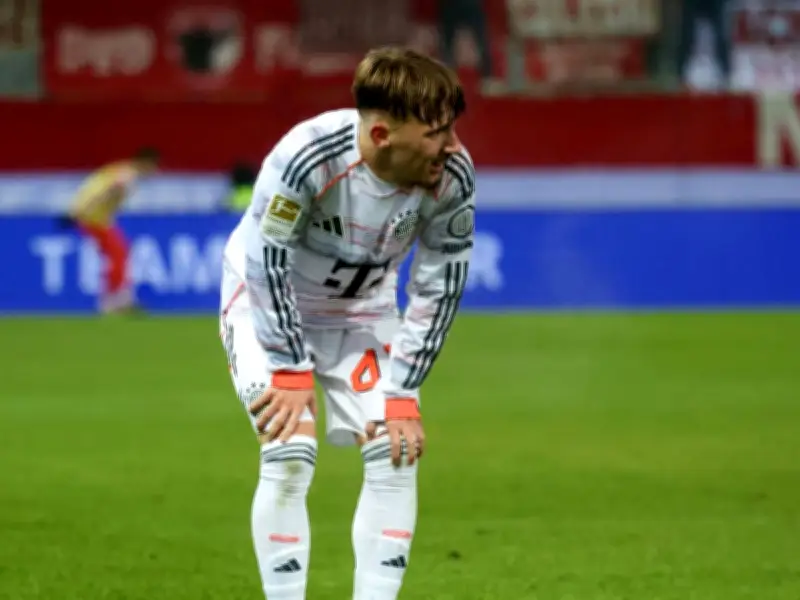 FC Bayern: Jungstar Lennart Karl fällt mit Muskelfaserriss auf unbestimmte Zeit aus