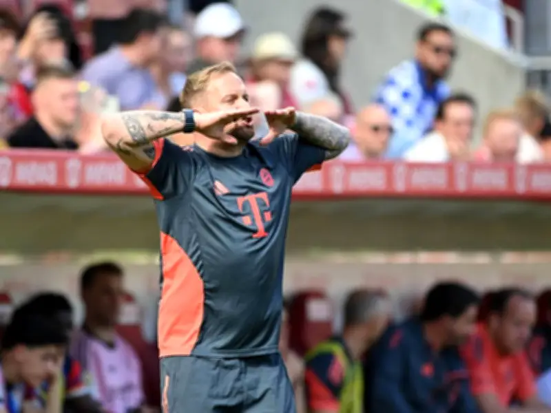 FC Bayern: „Mr. Kakadu“ vertritt gesperrten Kompany in Paris