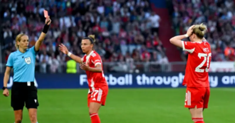 FC Bayern: Sportdirektorin fordert Zopf-Debatte nach Kett-Platzverweis