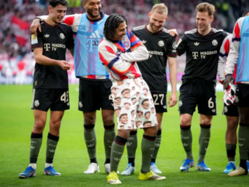 FC Bayern: Ulkige Gnabry-Aktion mit Goretzka-Hose nach Last-Minute-Sieg