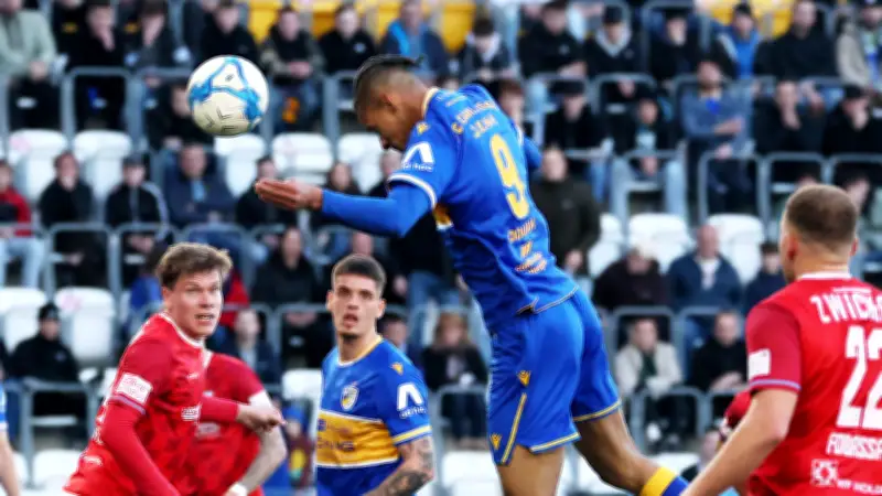 FC Carl Zeiss Jena feiert 5:1-Kantersieg gegen Zwickau und kehrt auf Platz zwei zurück