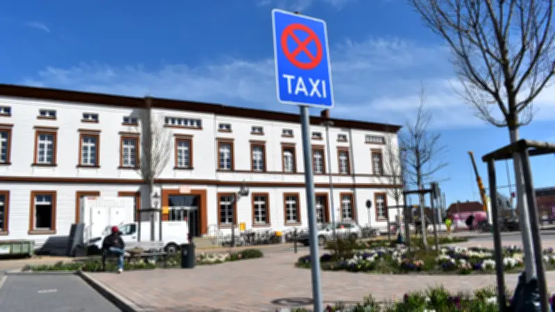 Fehlalarm im Ludwigsluster Bahnhof: Fußbodenkleber statt Gasleck