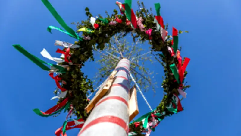 Ferdinandshof tanzt mit Maibaum, Kinderprogramm und Band in den Mai