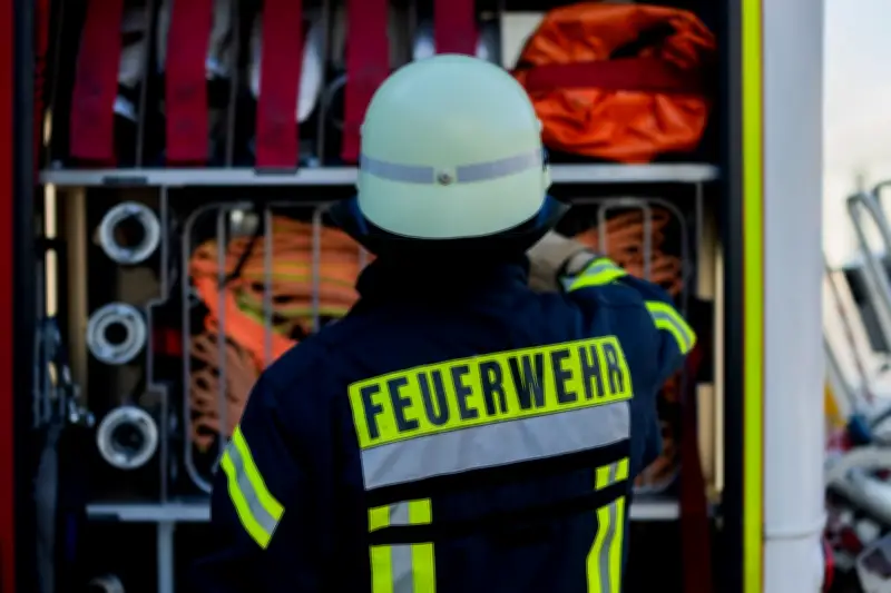 Feuer an U3-Strecke in Zehlendorf: Verkehr unterbrochen, Fahrerin evakuiert Fahrgäste