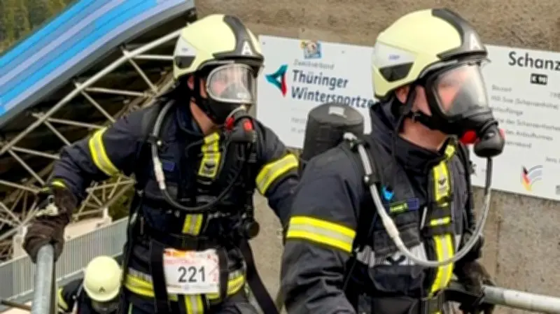 Feuerwehr-Duo knackt Rekorde bei 701-Stufen-Wettkampf in Oberhof