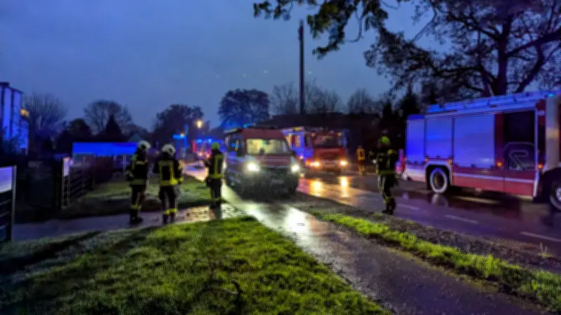 Feuerwehr Merseburg rückt mit Großaufgebot zu Kinderheim aus - Rauchmelder löste Alarm aus