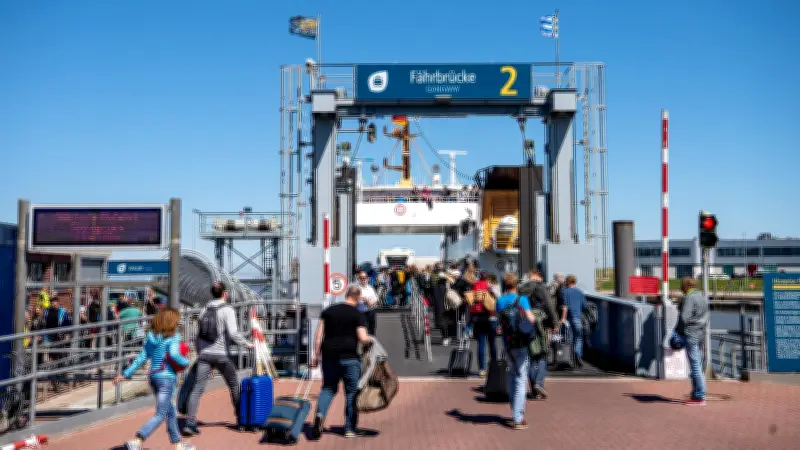 Fähre nach Norderney erleidet leichte Bugschäden bei missglücktem Anlegemanöver in Norddeich