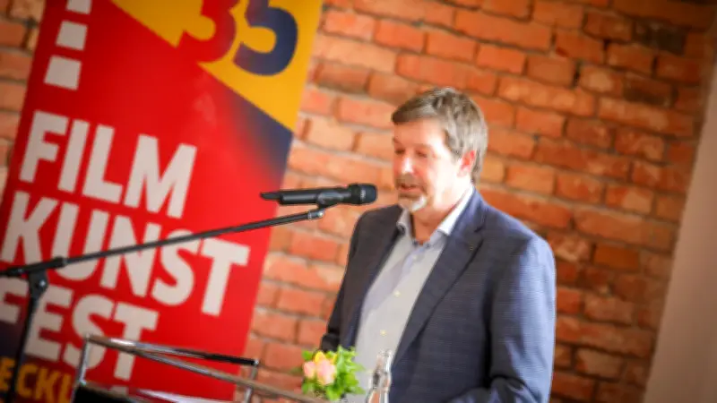 Filmlegende Armin Mueller-Stahl zeigt seine Malerei: Ausstellungseröffnung in Schwerin