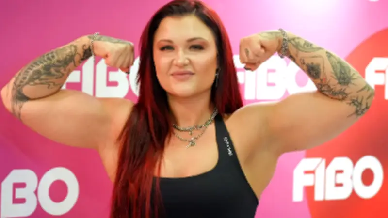 Fitness-Star Sophia Thiel: Wie ihr Freund ihr Verhältnis zu Burgern veränderte