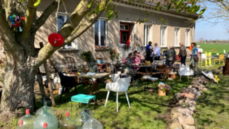 Flohmarkt im Gutshaus Waldberg: Eintritt mit Kuchen