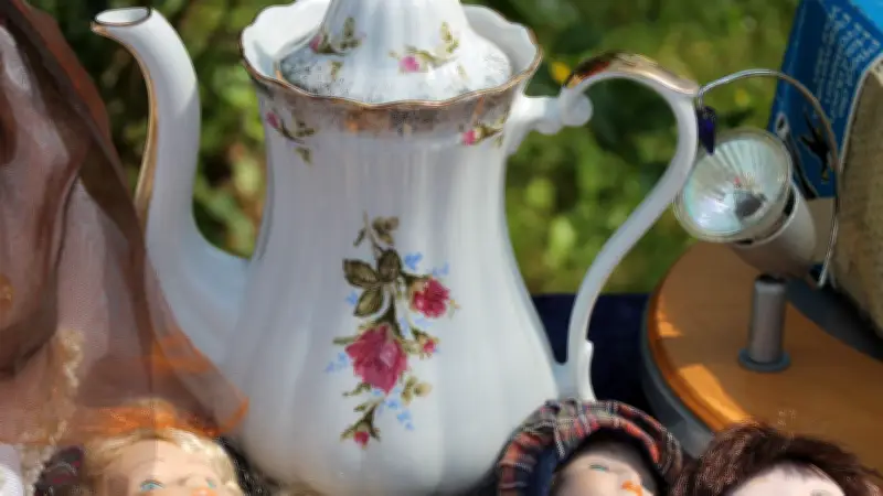 Flohmarkt-Saison in Mirow startet mit neuen Terminen am Unteren Schloss