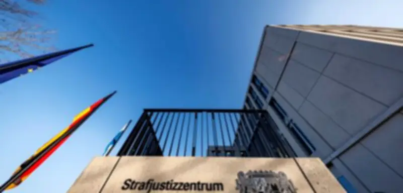 Fünf Jahre Haft: Frau versucht Ex-Partner an Tankstelle zu überfahren