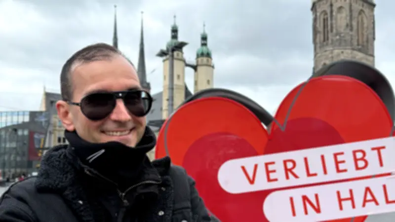 Forensiker Mark Benecke zeigt neues Tattoo: Stadtwappen von Halle unter der Haut