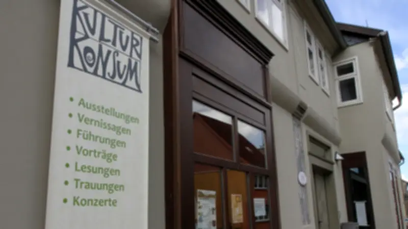 Fotografische Entdeckungsreise: Insekten-Schmuckstücke im Loitzer KulturKonsum