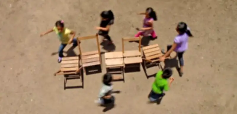 Francis Alÿs: Wie Kinder weltweit spielen und was wir daraus lernen können