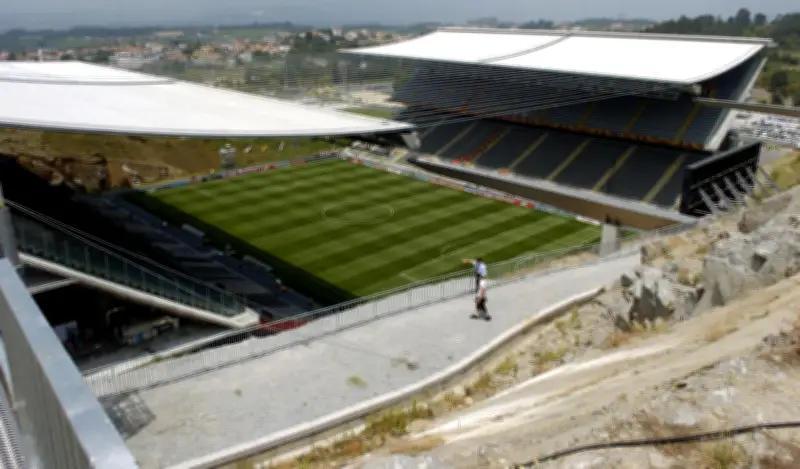Freiburgs Trainer schwärmt von Bragas Felsenstadion vor Europa-League-Halbfinale
