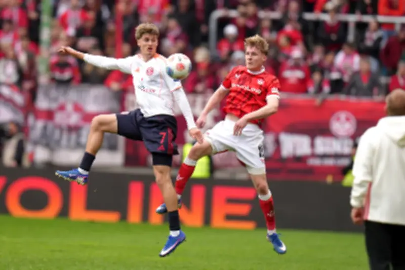Früher Platzverweis ebnet Weg: FC Kaiserslautern besiegt Fortuna Düsseldorf klar mit 3:0