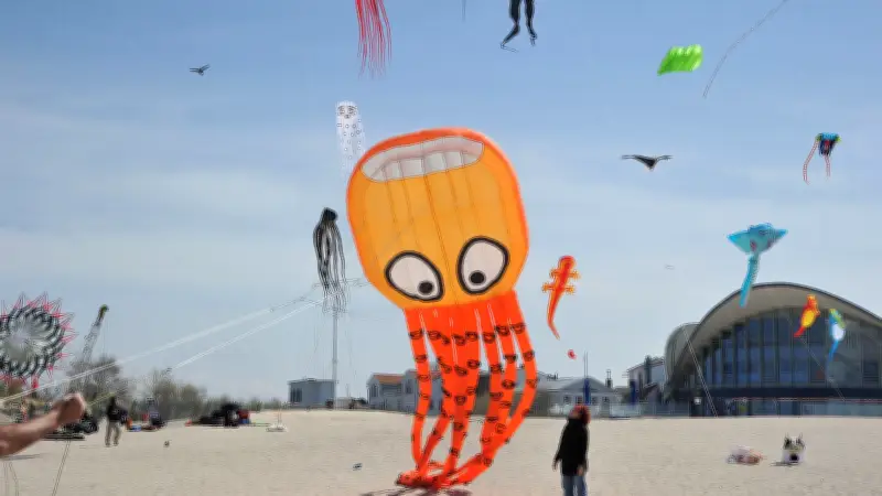 Frühlingserwachen an der Ostsee: Warnemünde feiert mit Drachenfest und Musikmeile