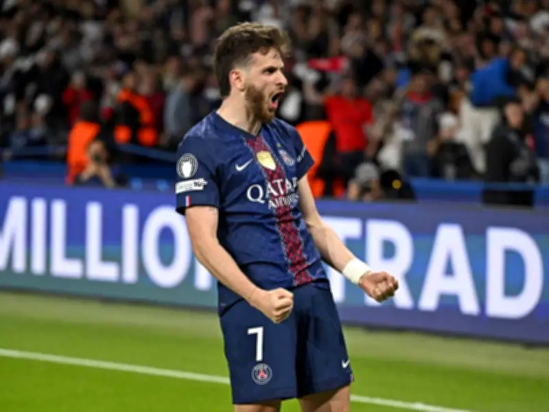 Gala gegen Bayern: Kvaratskhelia schickt Stadion in Psychiatrie