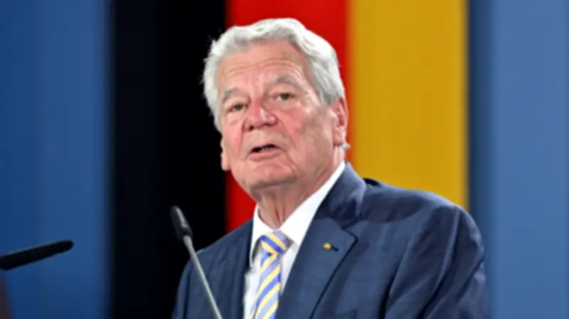 Gauck warnt in Halle vor Demokratieverlust: Ost-Wahlen als Schicksalsstunde