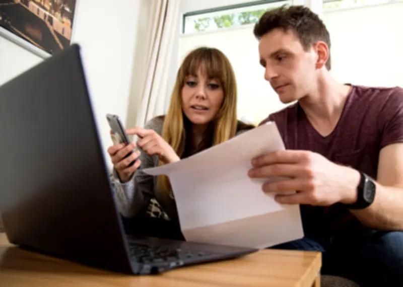 Gemeinsam statt allein: Warum Paare Finanzthemen gemeinsam angehen sollten