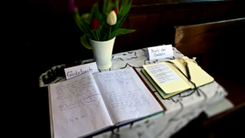 Gestrandeter Buckelwal: Kirche auf Poel dokumentiert Spaltung der Gemeinde