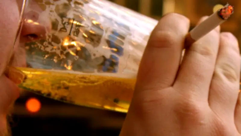 GKV-Chef fordert höhere Steuern auf Tabak und Alkohol für Gesundheitswesen