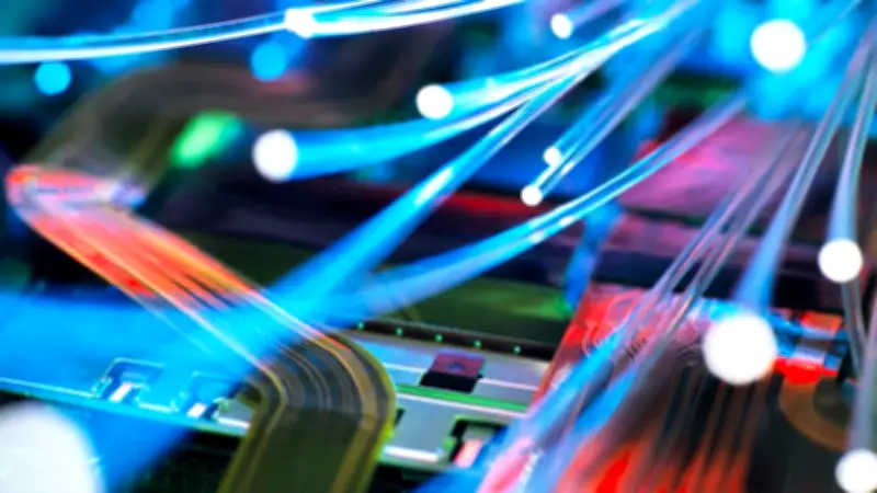 Glasfaserkabel als Abhörfalle: Neue Studie enthüllt versteckte Spionage-Gefahr