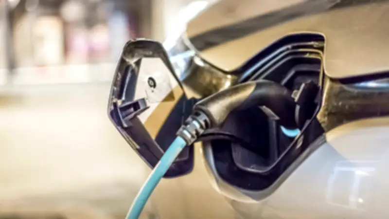 Google Maps auf Android Auto plant jetzt automatisch Ladestopps für Elektroautos