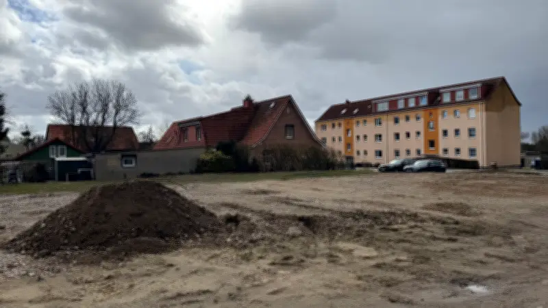 Groß Nemerow: Aus DDR-Vorzeigebetrieb wird Parkplatz für Eltern und Schule