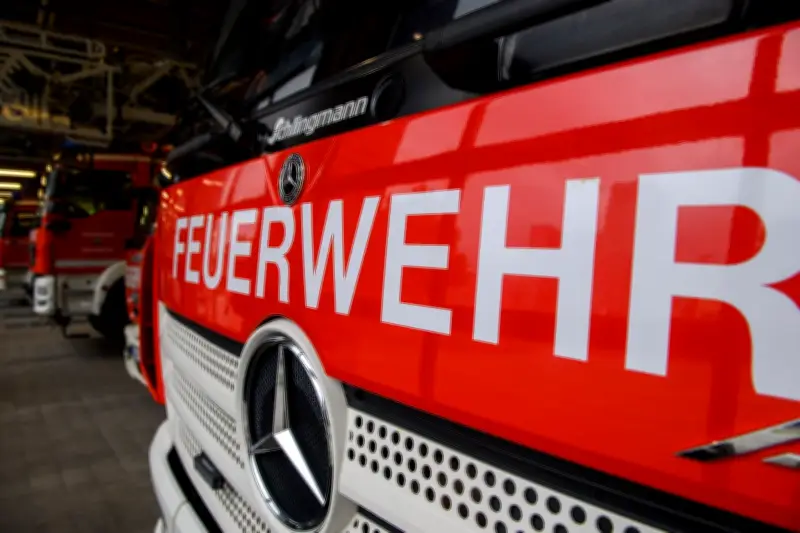 Großbrand in Haldensleben: Alte Fabrik steht komplett in Flammen - 40 Personen evakuiert