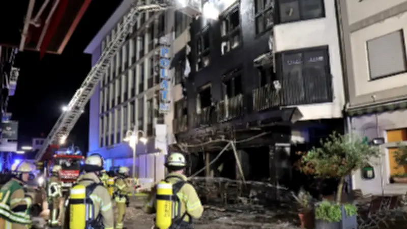 Großbrand in Mannheimer Shishabar: Feuerwehr rettet zwölf Menschen aus Flammen