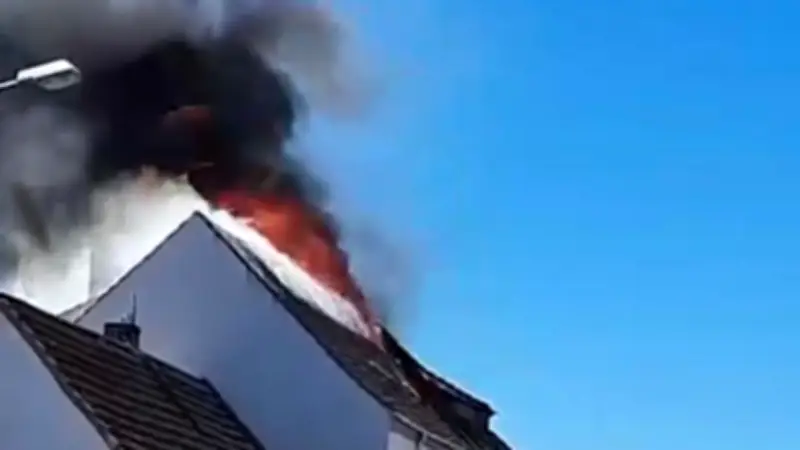 Großbrand in Seyda: Dachstuhl der ehemaligen Gaststätte „Zur Heide“ zerstört