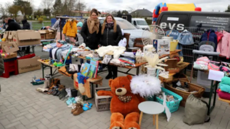 Großer Familien-Hofflohmarkt in Schönfeld lockt mit Schätzen und Hüpfburg