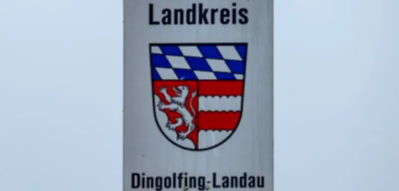 Großerfolg in Landau: Vermisster Neunjähriger nach nächtlicher Suchaktion wohlbehalten gefunden