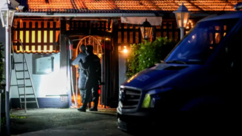 Großrazzia gegen Hells Angels: 1.200 Polizisten in NRW im Einsatz