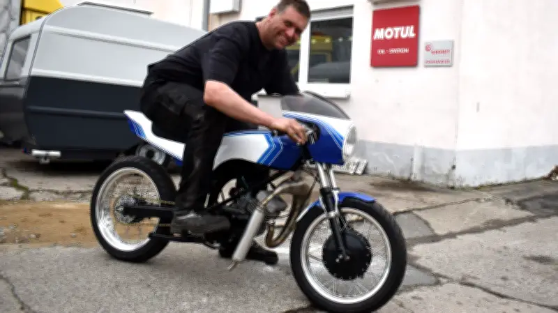 Güstrower Kfz-Meister baut DDR-Moped zur Rennmaschine um: Bis zu 140 km/h schnell