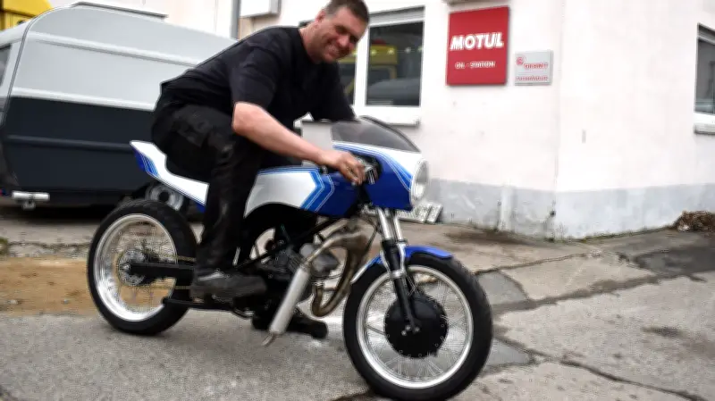 Güstrower Kfz-Meister baut einzigartige Rennmaschine aus DDR-Fahrzeug