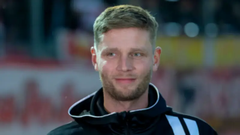 Hallescher FC: Meistertitel möglich, Aufstieg ausgeschlossen – Trainer Schröder im Fokus