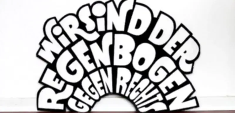 Hamburger Designerin macht Demoschilder zum Kunstobjekt