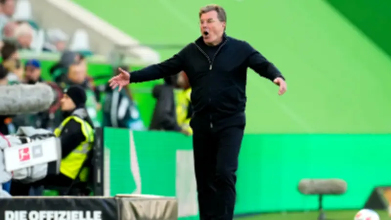 Hecking wütet wegen Reporter-Frage: „Ich habe es im Vorbeigehen mitbekommen“