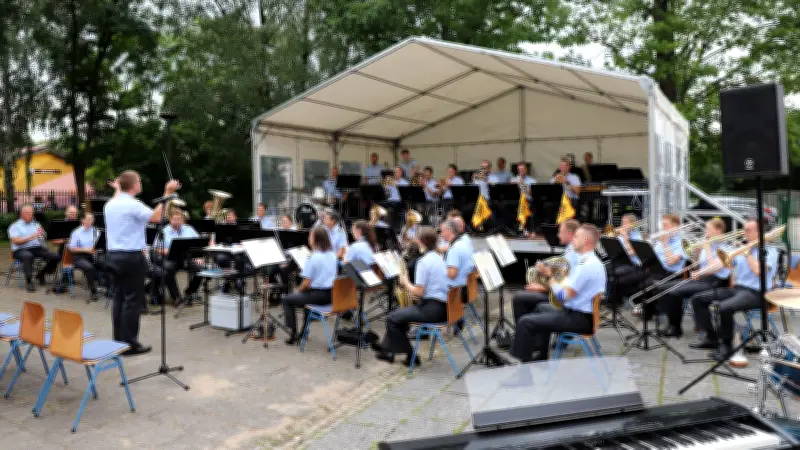 Heeresmusikkorps Neubrandenburg spielt Benefizkonzert in Ludwigslust