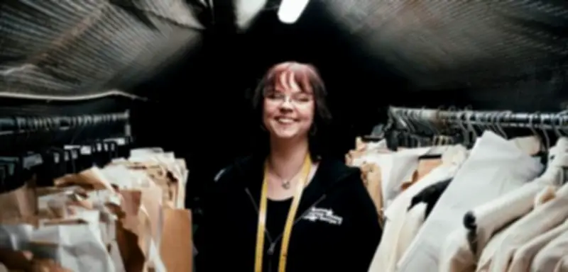 Helene Schipper: Letzte Kürschner-Auszubildende Deutschlands kämpft für ein umstrittenes Handwerk