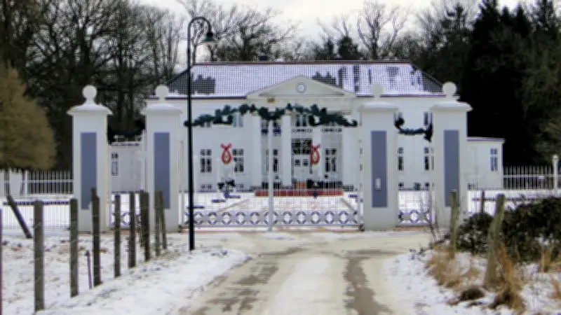 Herrenhaus Lehsen in MV steht zum Verkauf - Innenraumgestaltung sorgt für Kontroverse