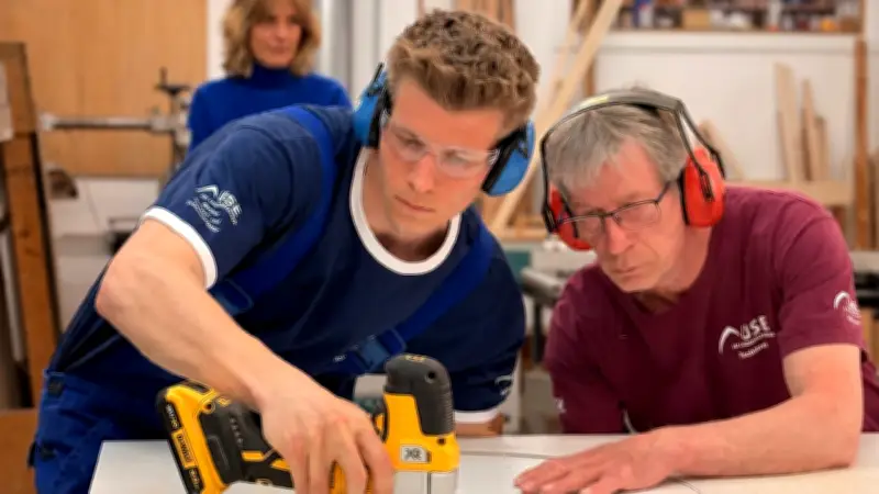 Hertha-Stürmer Schuler baut Torwand für wohltätiges Projekt von Reese