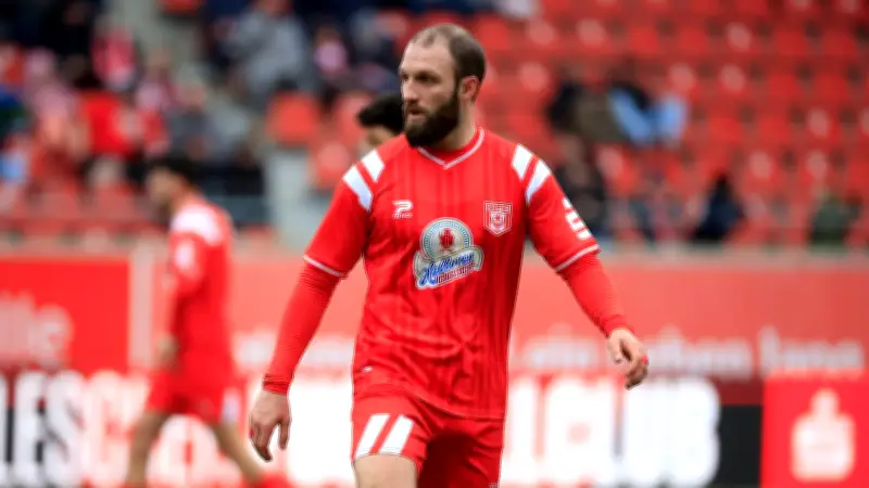 HFC-Sportchef Meyer zur Lage von Fatlum Elezi: Nur noch Reservist im Jahr 2026