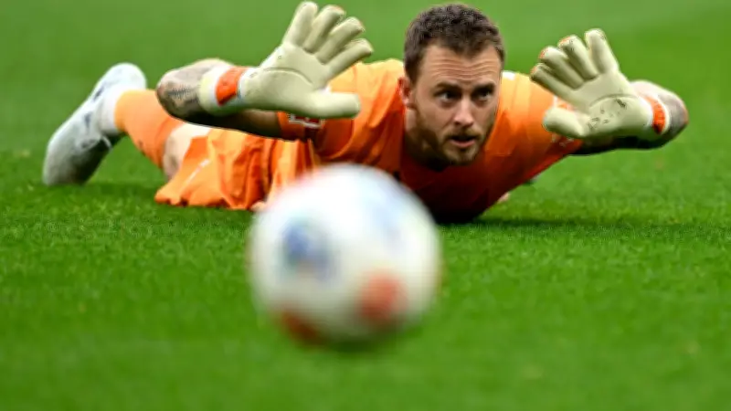 Höhnischer Beifall für Flekken: Torwart-Debatte bei Bayer Leverkusen bleibt hitzig