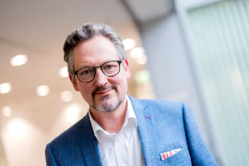 Hirschhausen warnt: Deepfakes gefährden Demokratie und fordern Gesetzesverschärfung