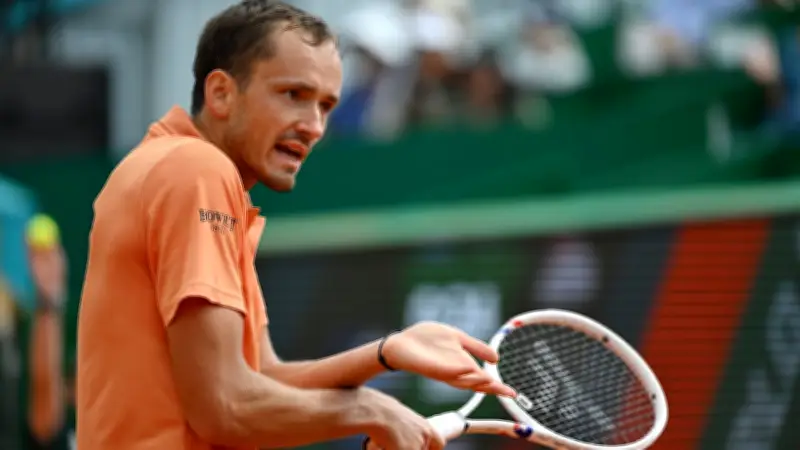 Historische Blamage: Tennis-Star Medvedev in Monte Carlo gedemütigt