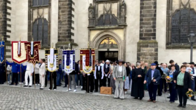 Historische Fahnenweihe in Wittenberg: Handwerk feiert nach 100 Jahren Tradition